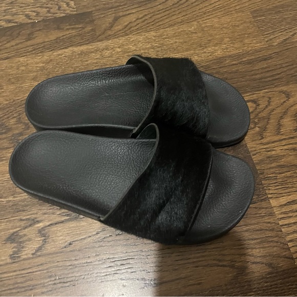 Adidas Adilette Pony Hair Flat Slider Sandals Black - Picture 6 of 6